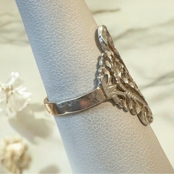 Sterling Silver Diamond Cut Filigree Ring (7.5) - Picture 9 of 10